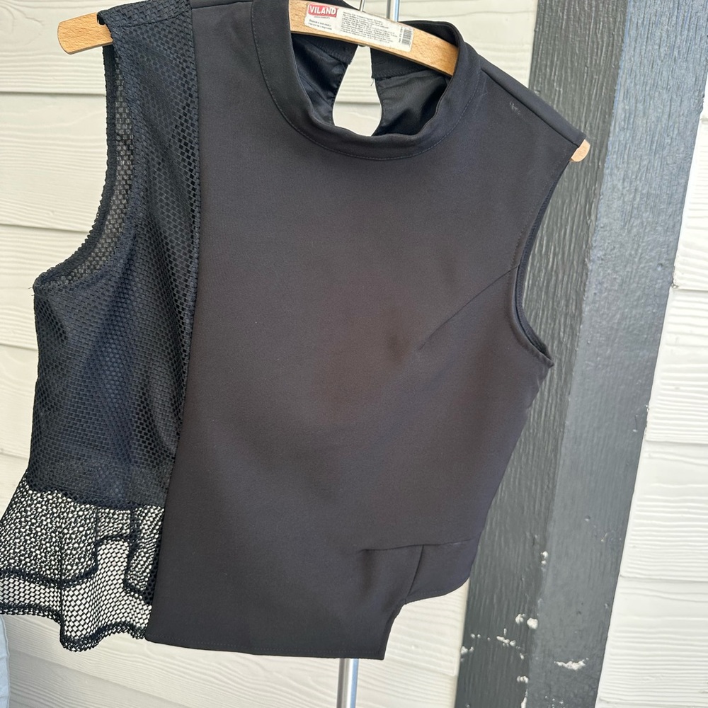 Black Sleeveless Women's Top